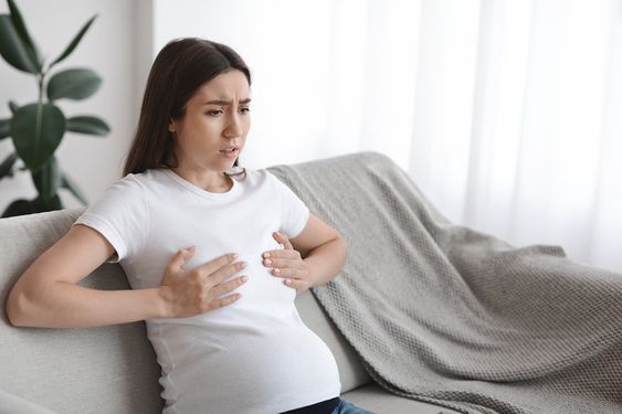هل ألم الثدي من علامات الحمل بولد